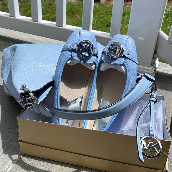 Micheal Kors Light Blue Leather&Suede Hobo bag. Pair w/matching leather shoes. - Picture 13 of 16